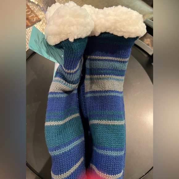 Muk Luks - NWT - Knit Slipper Socks - Green/Blue - Non skid Grip - S/M 6-8 - Picture 3 of 9